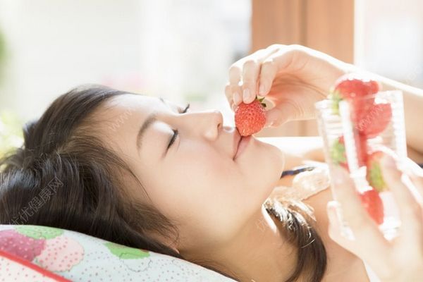 冬季怎么吃草莓好？年關(guān)將至，教您學(xué)吃“冬草莓”(2)