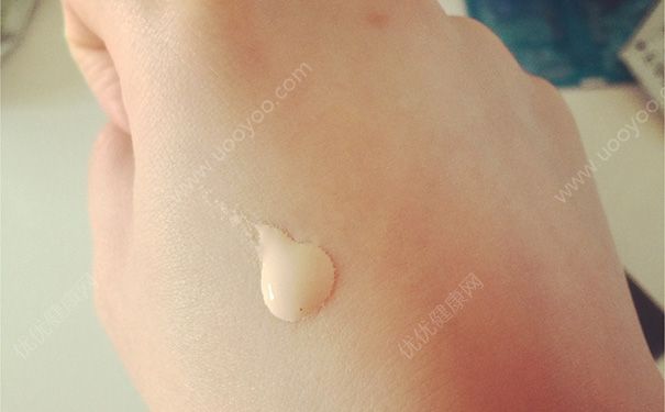 BB和粉底液哪個(gè)好用？粉底液和BB霜的區(qū)別(4)