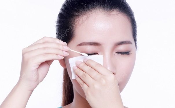 用洗面奶卸妝可以嗎？卸妝的步驟是什么？(4)