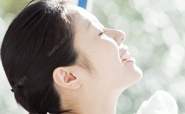 卸妝油和卸妝水哪個(gè)好？用卸妝油好還是卸妝水好？(4)