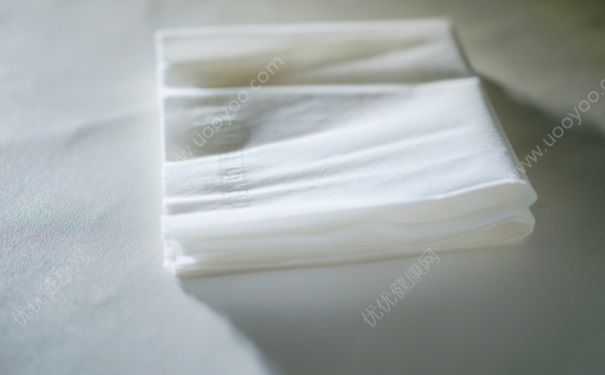 卸妝可以用紙巾嗎？卸妝用紙巾可以嗎？(1)