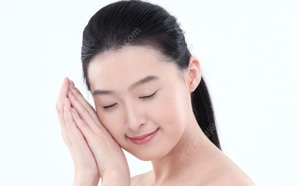 用卸妝水之前需要用水打濕嗎？用卸妝水之前用洗臉嗎？(3)