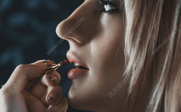 用口紅嘴唇脫皮怎么辦？涂口紅嘴唇起皮怎么辦？(3)