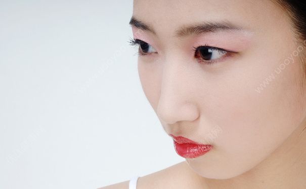 口紅吃飯會(huì)掉色嗎？涂口紅吃飯會(huì)不會(huì)掉色？(1)