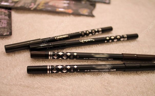 眼線筆和眼線膠筆有什么區(qū)別？眼線筆和眼線膠筆的區(qū)別(3)