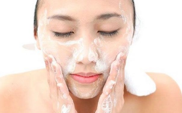 鼻子上長(zhǎng)痘痘怎么辦？鼻子上長(zhǎng)痘痘怎么去掉？(2)