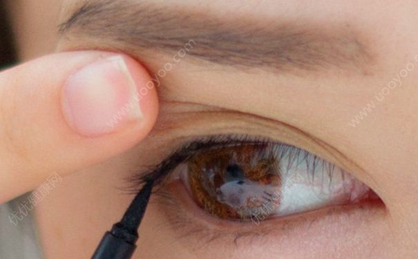 內眼線會傷害眼睛嗎？畫內眼線會不會對眼睛不好？(3)