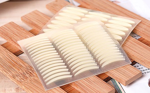 睡覺(jué)能貼雙眼皮貼嗎？睡覺(jué)貼雙眼皮貼可以嗎？(3)