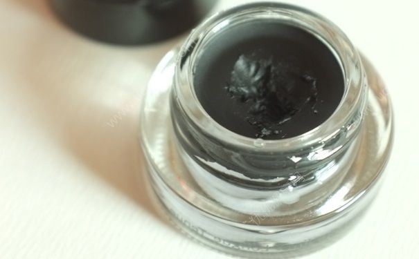 眼線筆和眼線膏哪個(gè)好用？眼線筆和眼線膏的區(qū)別(2)