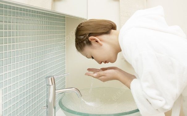 敷完面膜要洗臉嗎？敷完面膜后要洗臉嗎？(1)