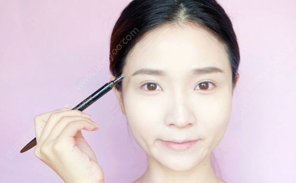 眼影和眼線哪個先畫？先畫眼影還是先畫眼線？(1)