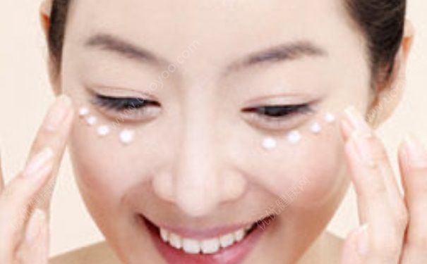 抹眼霜長脂肪粒怎么辦？抹眼霜的順序(4)