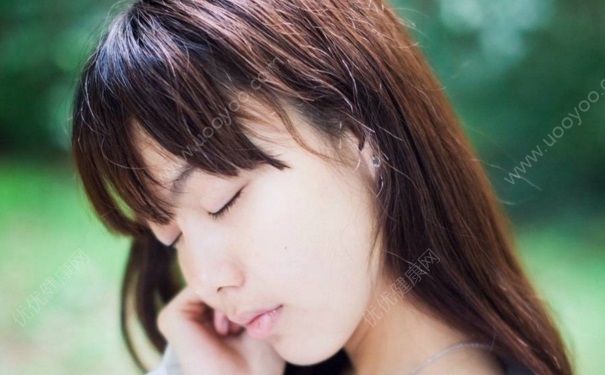 染發(fā)染到頭皮上怎么清洗？染發(fā)劑弄到頭皮上怎么洗掉？(1)