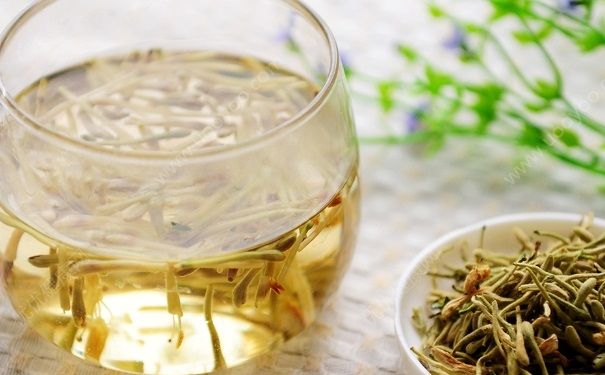 金銀花泡水洗臉有什么功效？金銀花泡水洗臉能祛痘嗎？(1)