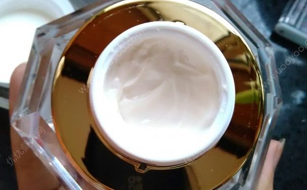用蝸牛霜的排毒反映是怎樣的？蝸牛霜的排毒癥狀(1)