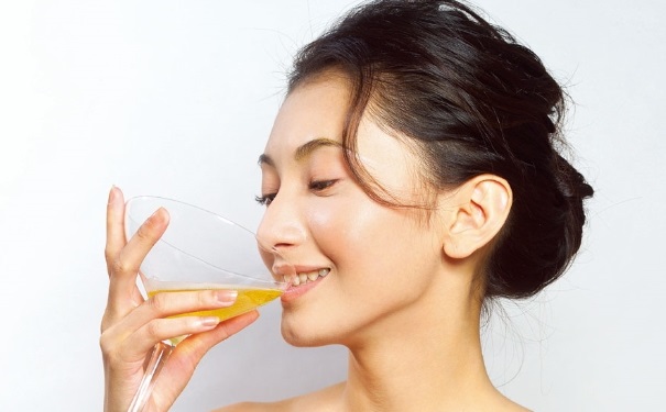 頭發(fā)黃吃什么能變黑？頭發(fā)黃吃什么好？(1)