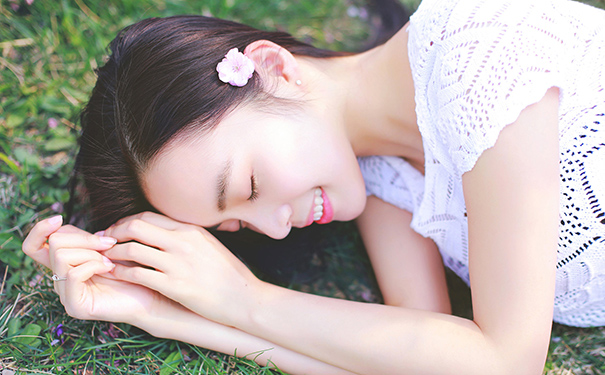 月經(jīng)有肉塊是怎么回事？經(jīng)血中有肉塊正常嗎？(1)