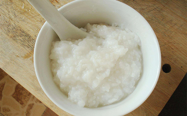 治療口腔潰瘍有哪些偏方呢？口腔潰瘍吃什么可以緩解？(1)
