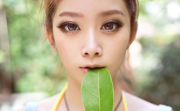 夏天頭發(fā)出油怎么辦？女性巧對夏日8大難題(1)