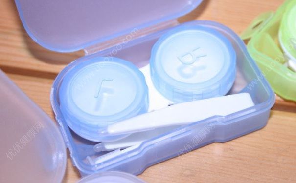 半年不換隱形眼鏡盒有10萬細(xì)菌，多長時(shí)間換一次隱形眼鏡盒好？(1)