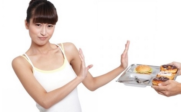 女人胸小的原因有哪些？女人胸小是什么原因？(1)