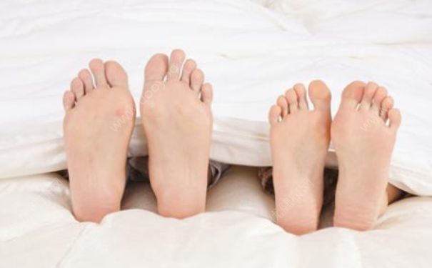 腳脫皮是什么原因？腳脫皮的保養(yǎng)方法(1)