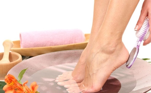 風(fēng)熱感冒泡腳有用嗎？風(fēng)熱感冒可以泡腳嗎？(1)
