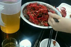龍蝦和啤酒是絕配？小龍蝦配啤酒吃完引發(fā)痛風[多圖]