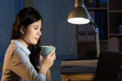 熬夜吃什么保護(hù)視力？熬夜保護(hù)視力的食物有哪些？[圖]