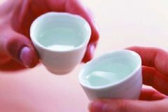 怎樣鑒別白酒的真?zhèn)危咳绾翁暨x白酒？[圖]