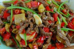 沙茶洋蔥炒牛肉做法是什么？沙茶洋蔥炒牛肉的制作技巧[多圖]