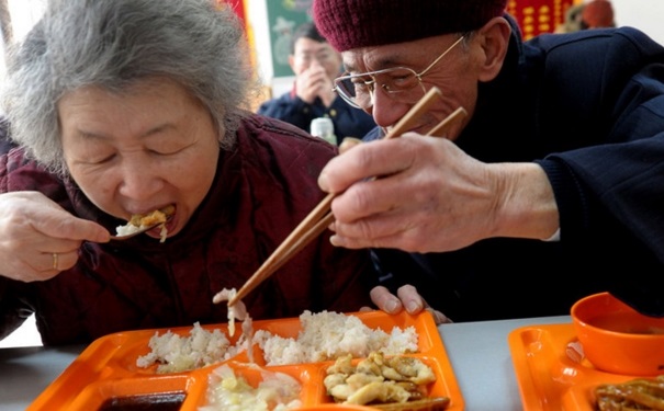 老年人適合的搭配膳食有哪些？老年人適合怎樣飲食？(1)