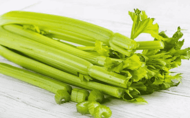 牙齒黃吃哪些食物好？生活中美白牙齒的方法是什么？(1)