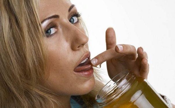 女性不宜喝什么蜂蜜？女性喝蜂蜜有何功效？(1)