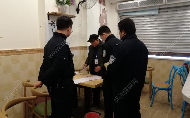 四川某校外餐館疑似食物中毒事件，46人被送醫(yī)救治(3)
