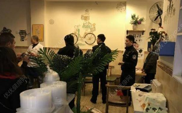 四川某校外餐館疑似食物中毒事件，46人被送醫(yī)救治(4)