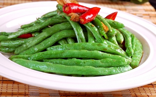 有哪些食物容易導(dǎo)致中毒？食物中毒了怎么解決？(1)