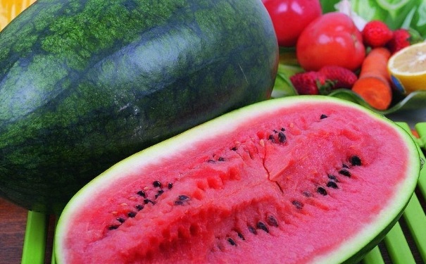 夏季常見水果怎么吃？夏季吃水果要注意些什么？(1)