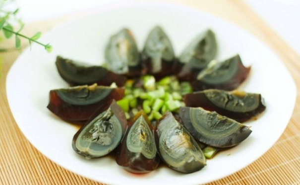 經(jīng)常吃什么對(duì)腦子不好？5種食物讓你越吃越傻？(1)