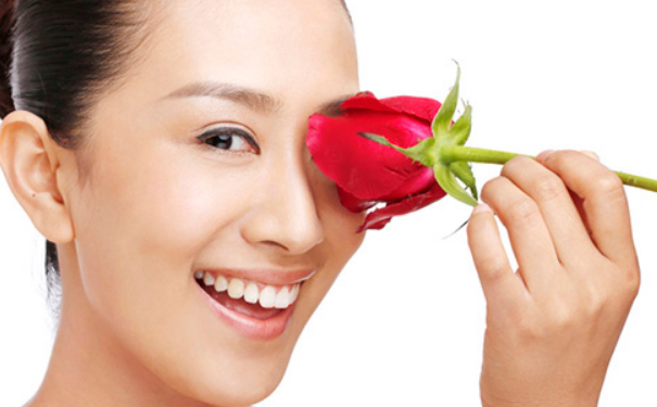 午間該怎么樣護(hù)理皮膚？護(hù)膚控是如何保養(yǎng)的？(1)