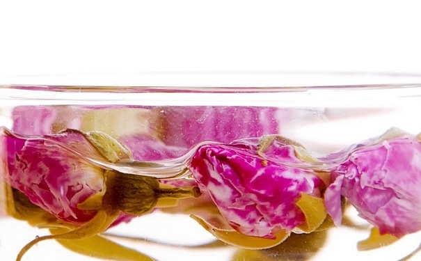 長(zhǎng)痘可以喝玫瑰花茶嗎？長(zhǎng)痘喝玫瑰花茶會(huì)怎樣？(1)