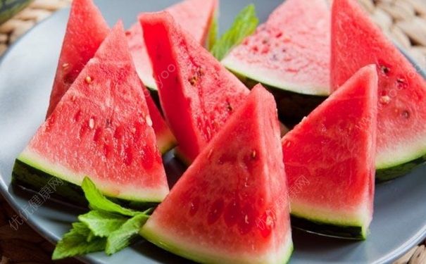 什么水果不能大量食用？哪些水果吃太多不利健康？(1)