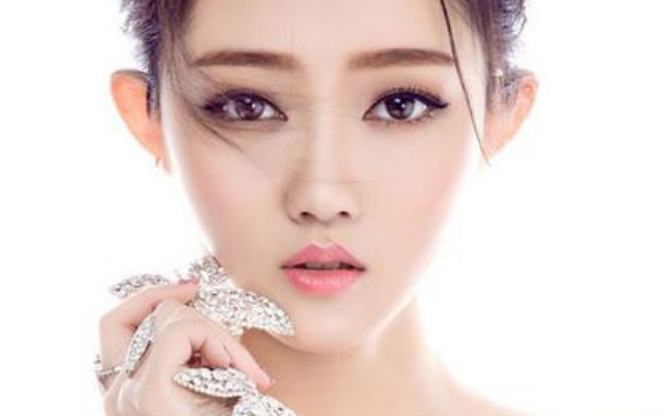 臉上皺紋多是什么原因？減少臉上皺紋的辦法？(1)