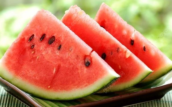 夏季吃什么水果清熱潤(rùn)燥？夏季最適合吃西瓜敗火(2)