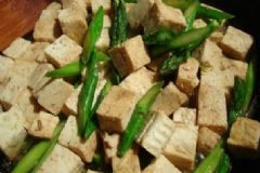 蘆筍滾豆腐的做法是什么？怎么烹飪蘆筍滾豆腐最好吃？[圖]