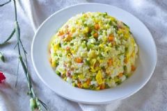 蛋炒飯有哪些花樣做法？蛋炒飯?jiān)趺醋龊贸阅?？[圖]