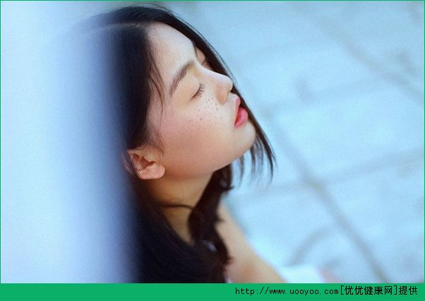 我15歲臉上長(zhǎng)斑怎么辦？15歲長(zhǎng)斑要注意什么(1)