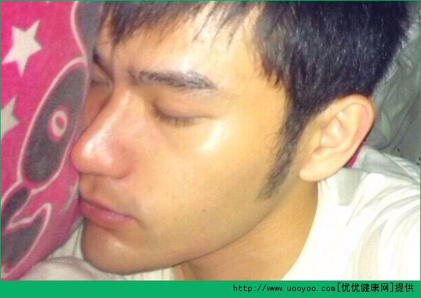 17歲皮膚無(wú)光澤發(fā)黃怎么辦？17歲皮膚應(yīng)該如何保養(yǎng)？(1)