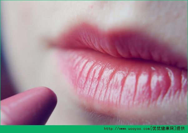 如何正確使用唇膏？唇膏使用方法(4)