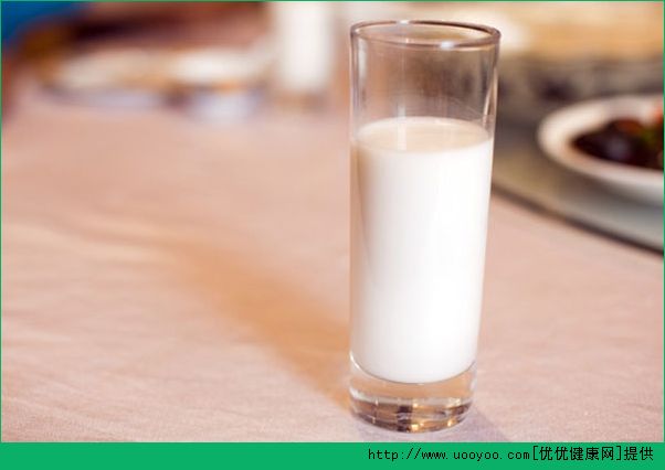 用什么洗臉可以保濕？什么洗臉補(bǔ)水效果好？(2)